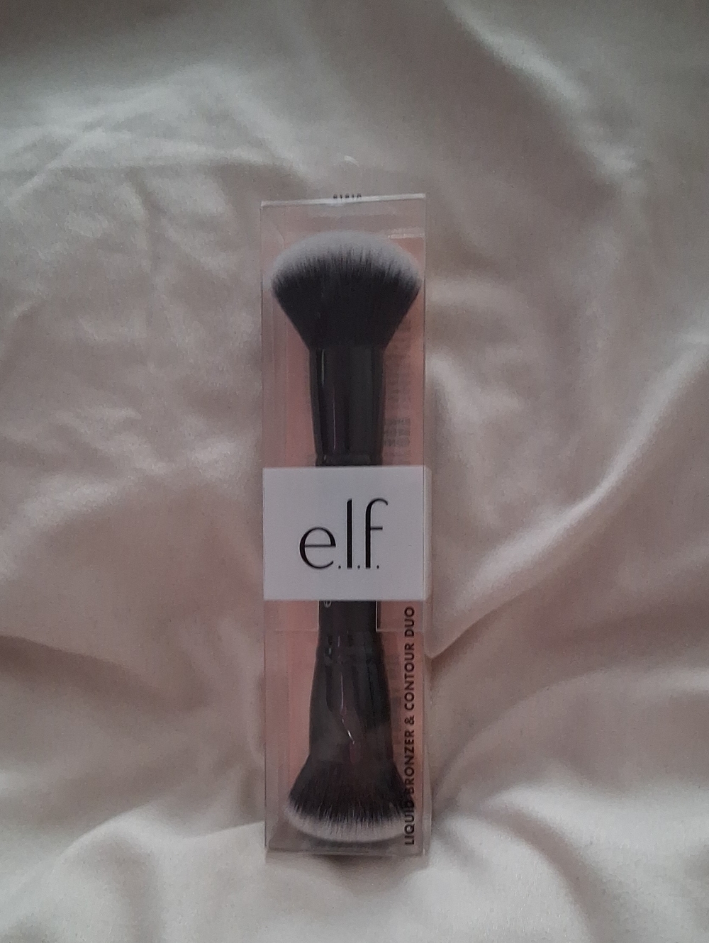 e.l.f. Dual-Ended Powder & Contour Brush - Black & White Bristles